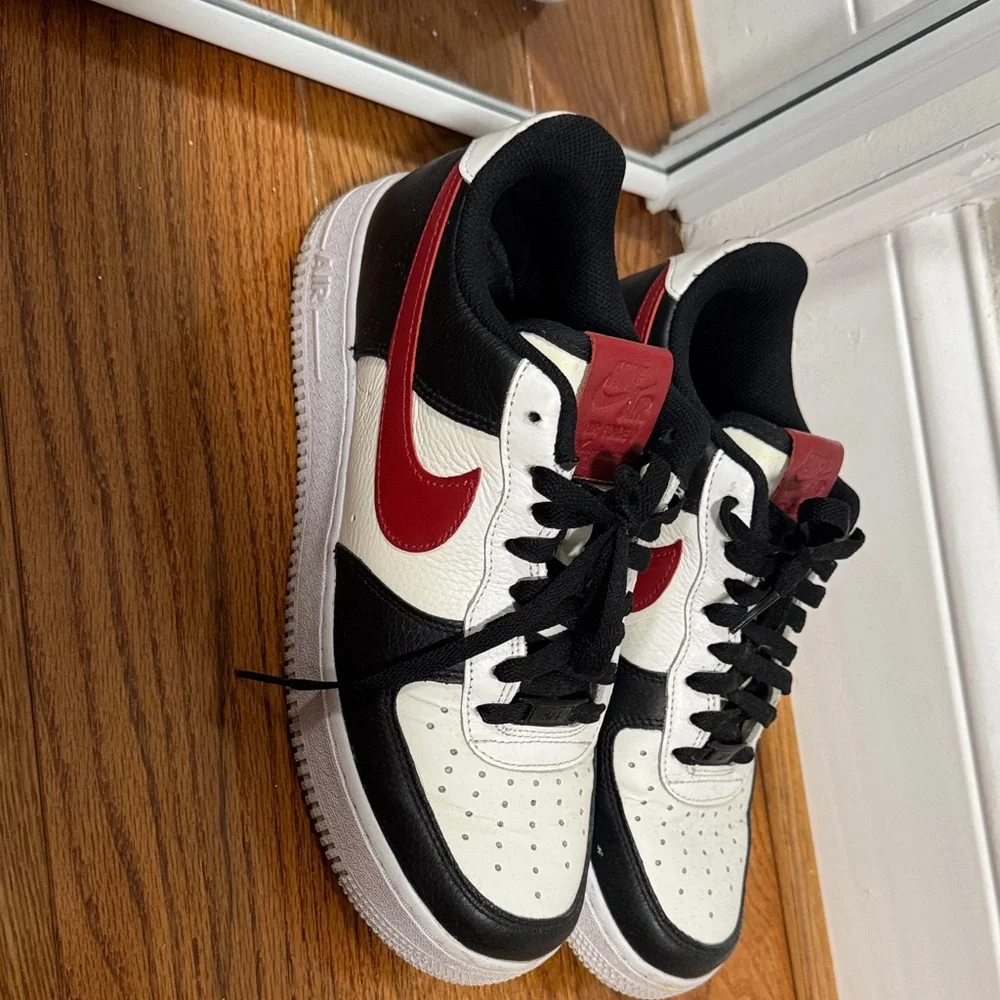 Nike womanWhite and Red Sneakers - Picture 1 of 4